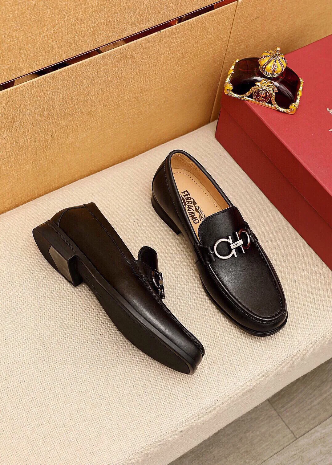 Men's shoes 💰480 💐 Product trademark: Ferragamo "Ferragamo" casual leather shoes Regular size: 38-44 (45🉑️customized) Product materials: Selected imported first-layer calfskin upper + luxury hardware buckle, imported water-dyed cow leather lining. Strong three-dimensional visual effect, original outsole color: 4⃣️seed leather materials available